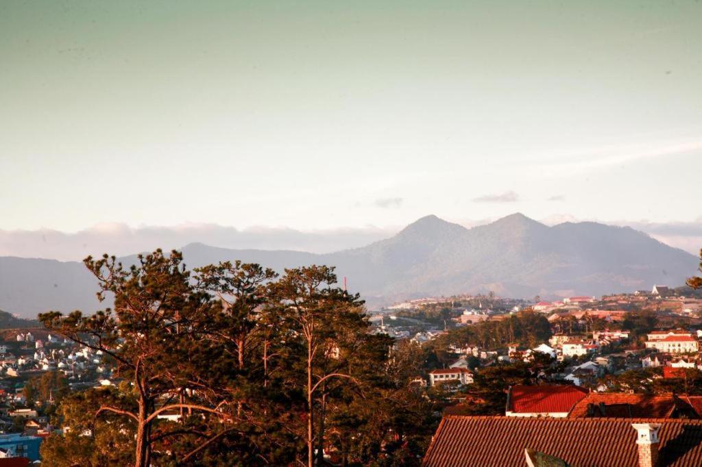 Hoa Sen Vang Hotel Dalat Exterior foto