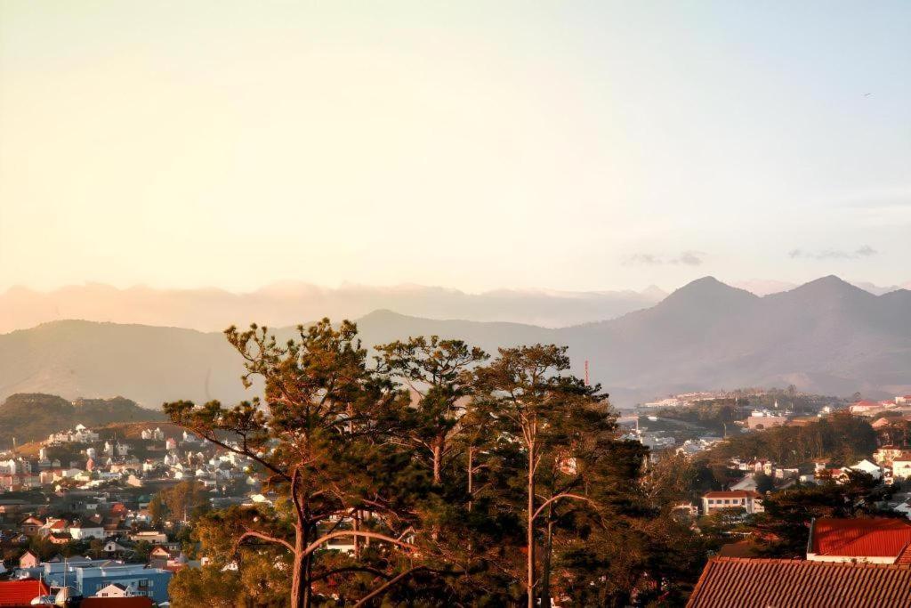 Hoa Sen Vang Hotel Dalat Exterior foto