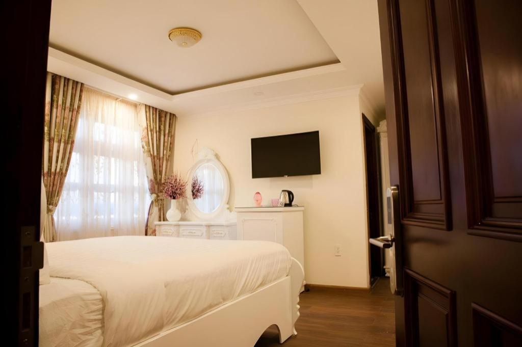Hoa Sen Vang Hotel Dalat Exterior foto